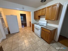 15 Bunker Hill Ave in Waterbury, CT - Building Photo