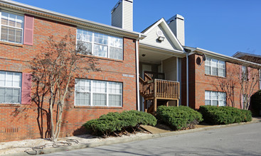 Cahaba Brook Apartments in Birmingham, AL - Building Photo - Building Photo