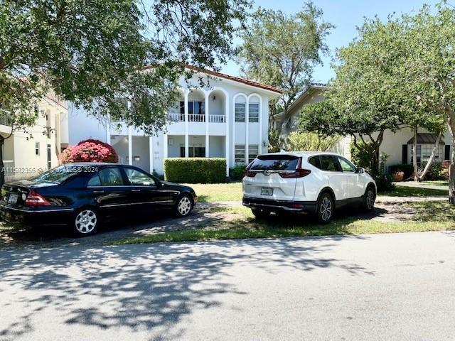 517 Menendez Ave, Unit 521 in Miami, FL - Building Photo - Building Photo