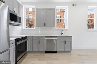 2724 E Somerset St in Philadelphia, PA - Building Photo - Building Photo