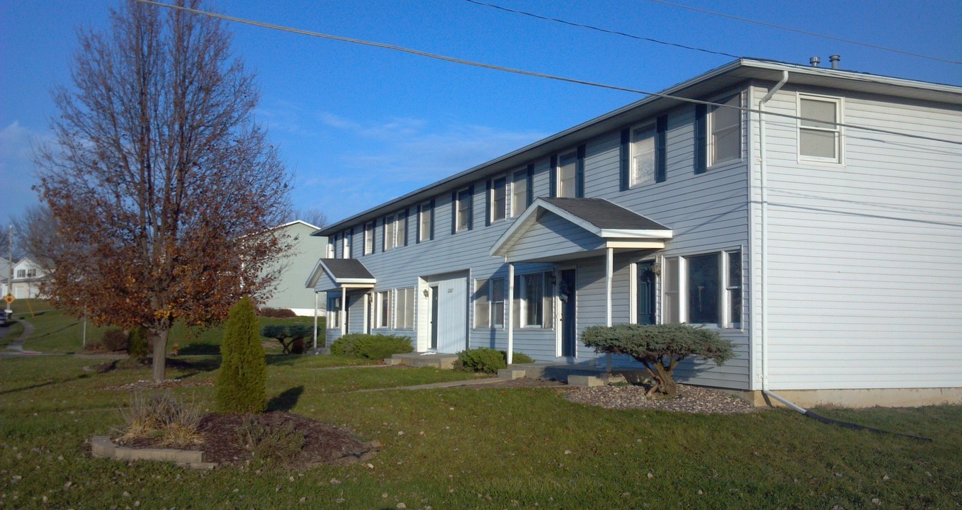 3367 Hillandale Rd in Davenport, IA - Foto de edificio