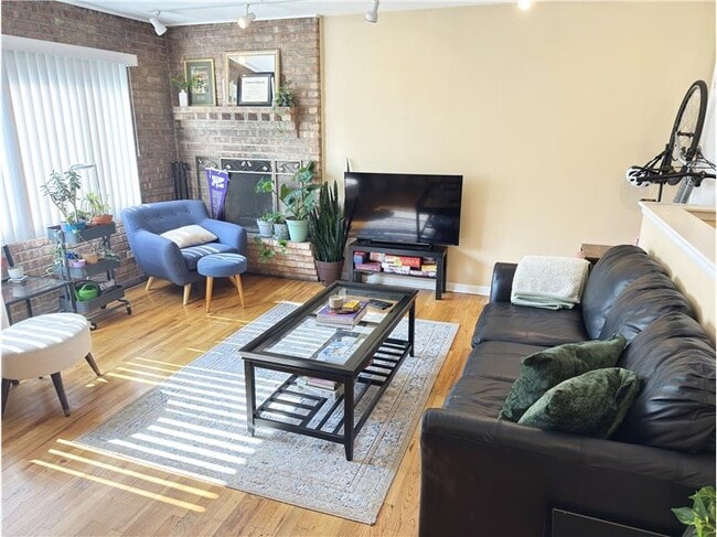 property at 715 W Diversey Pkwy