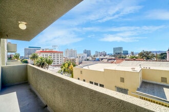 511 Carondelet Apartments in Los Angeles, CA - Foto de edificio - Building Photo