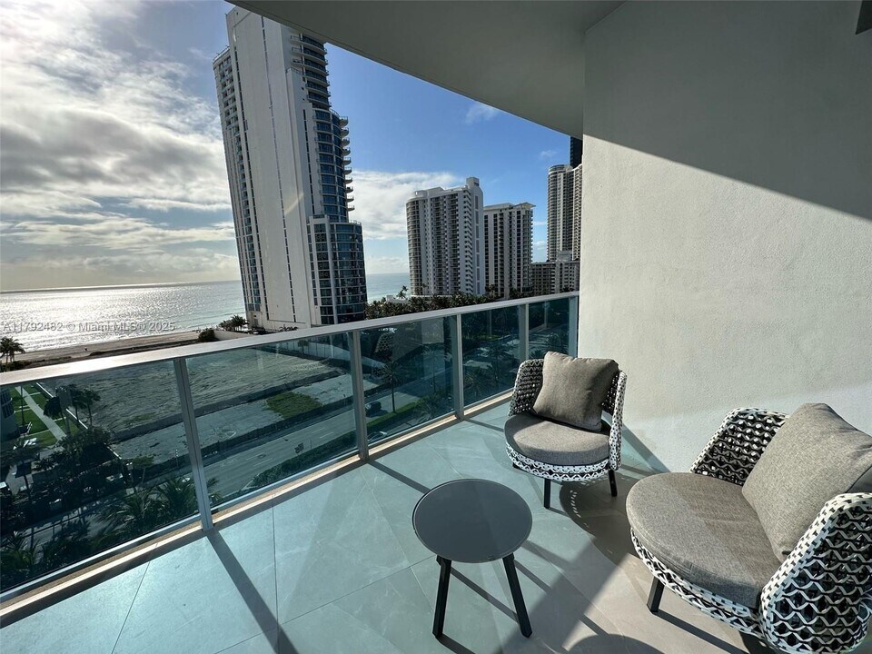 17550 Collins Ave, Unit 902 in Sunny Isles Beach, FL - Building Photo
