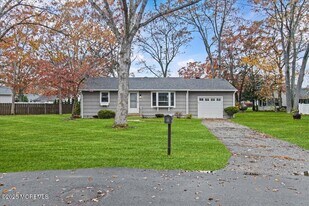 3123 Cambridge Dr in Point Pleasant, NJ - Building Photo