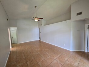 129 Edgewater Cir in Sanford, FL - Building Photo - Building Photo