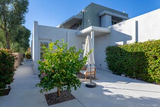 4962 Frey Way in Palm Springs, CA - Foto de edificio - Building Photo
