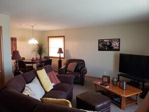 11325 W Center St in Wauwatosa, WI - Building Photo - Building Photo