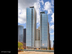 600 N Lake Shore Dr in Chicago, IL - Building Photo