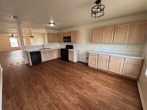 552 Keble Dr in Crowley, TX - Building Photo - Building Photo