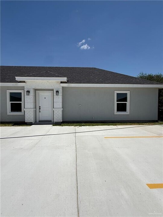 10 Skyview St in Weslaco, TX - Building Photo
