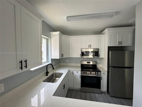 265 NW 81st St, Unit 1 in Miami, FL - Building Photo - Building Photo
