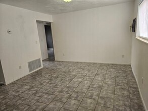 205 N 400 W in Ferron, UT - Foto de edificio - Building Photo