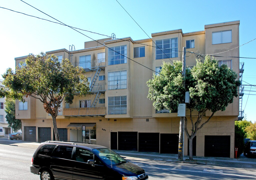 501 Lake St in San Francisco, CA - Building Photo