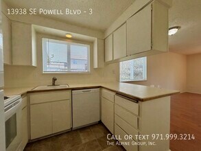 13938 SE Powell Blvd in Portland, OR - Building Photo - Building Photo