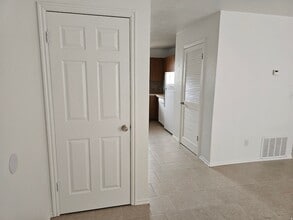 215 N 400 W in Ferron, UT - Foto de edificio - Building Photo