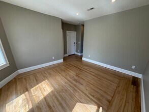 29 Cameron Ave, Unit 3 in Somerville, MA - Building Photo - Building Photo