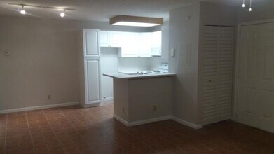 651 Lyons Rd in Coconut Creek, FL - Building Photo - Building Photo