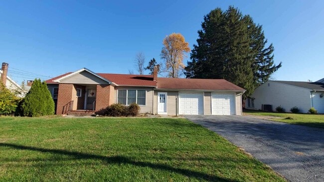 243 York Rd, Unit The Flat in Carlisle, PA - Building Photo - Building Photo