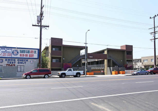 7655 Lankershim Blvd in North Hollywood, CA - Building Photo - Building Photo