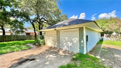 702 Twin Oak Trail in Cedar Park, TX - Foto de edificio - Building Photo