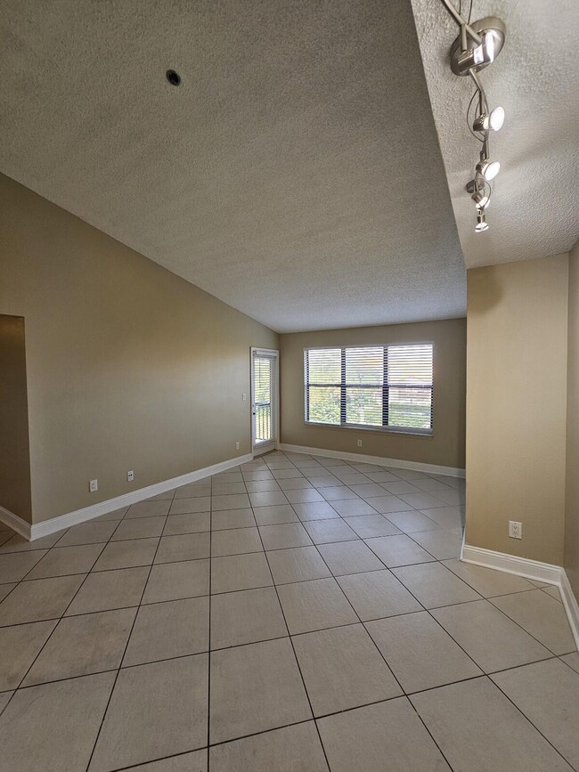 2317 N Congress Ave in Boynton Beach, FL - Building Photo - Building Photo