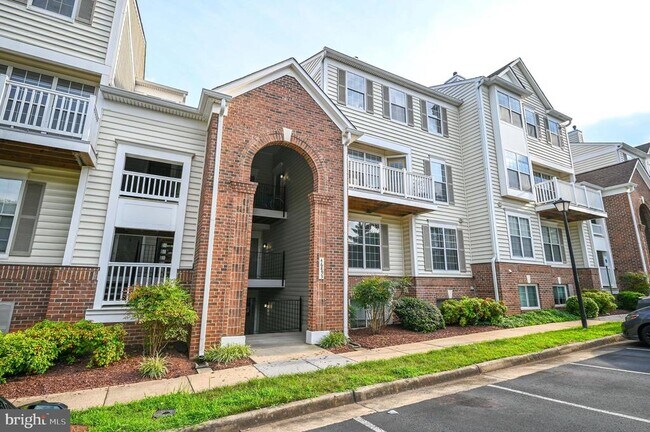 46893 Eaton Terrace in Sterling, VA - Building Photo - Building Photo