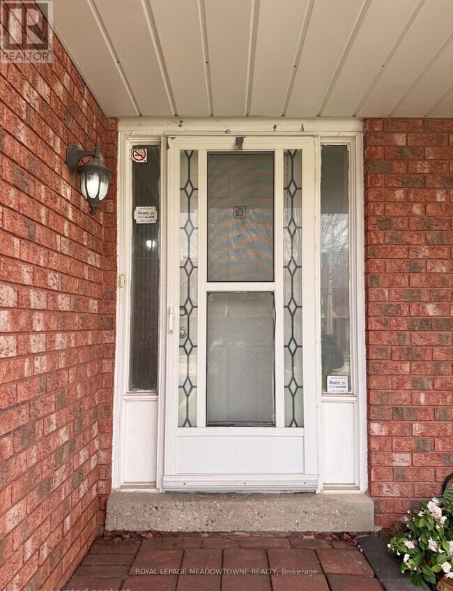 5048 Willowood Dr in Mississauga, ON - Building Photo - Building Photo