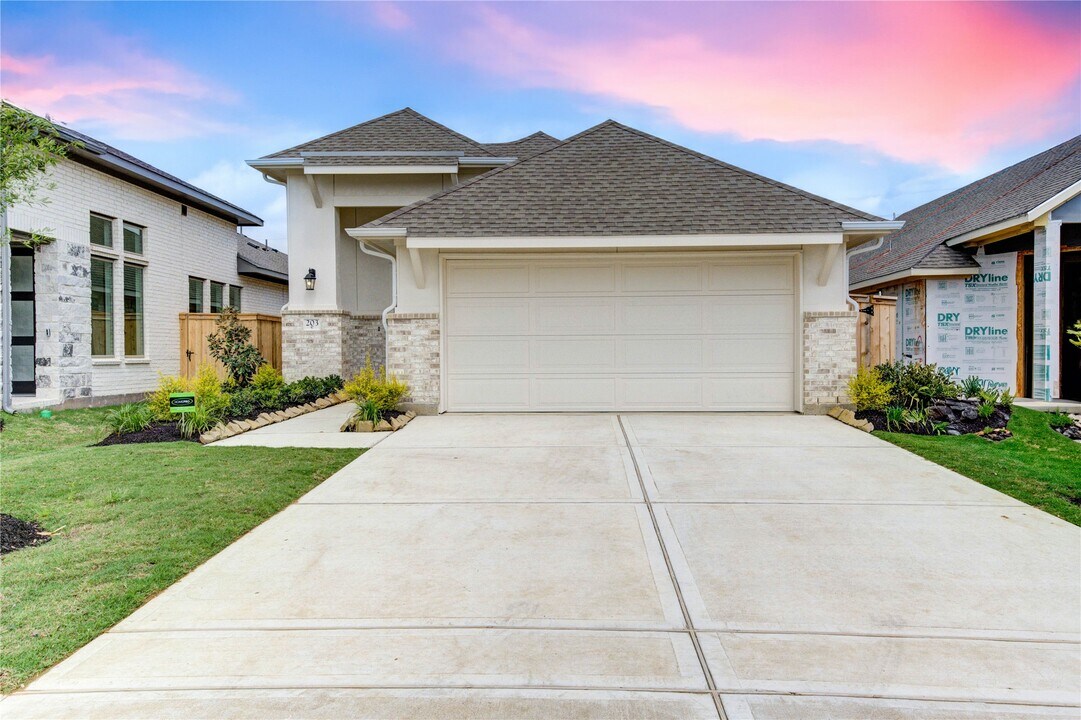 203 Bright Vly Wy in Richmond, TX - Building Photo
