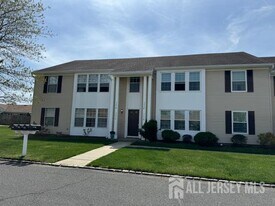 525 Belford Rd in Monroe Township, NJ - Building Photo