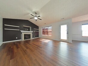 5841 Blue Sky Ln in Hope Mills, NC - Foto de edificio - Building Photo