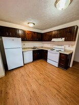 23 Crown St in Stafford, CT - Building Photo