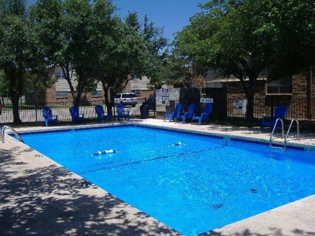 Crossland Square in Lawton, OK - Building Photo - Building Photo