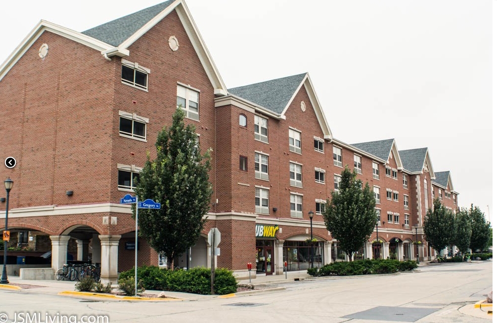 Gregory Place West in Urbana, IL - Building Photo