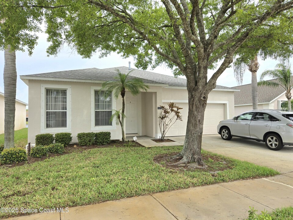 5023 Outlook Dr in Melbourne, FL - Building Photo