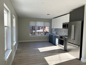 25 2nd St, Unit 203 in Chelsea, MA - Building Photo - Building Photo