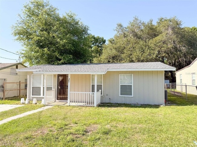 property at 407 W Bella Vista St