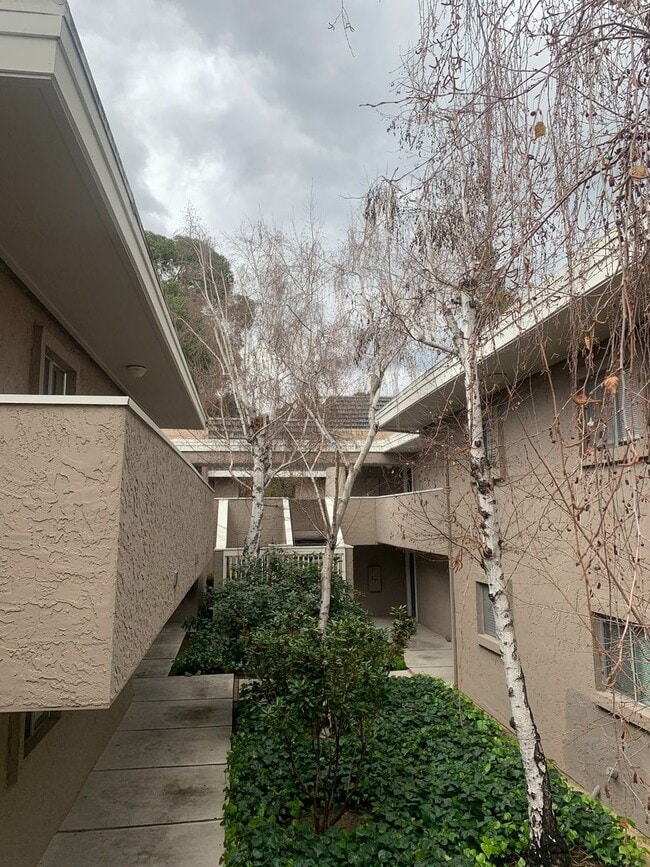 675 Sharon Park Dr in Menlo Park, CA - Building Photo - Building Photo