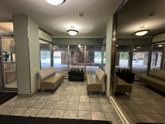 property at 205-365 Wellington Cres
