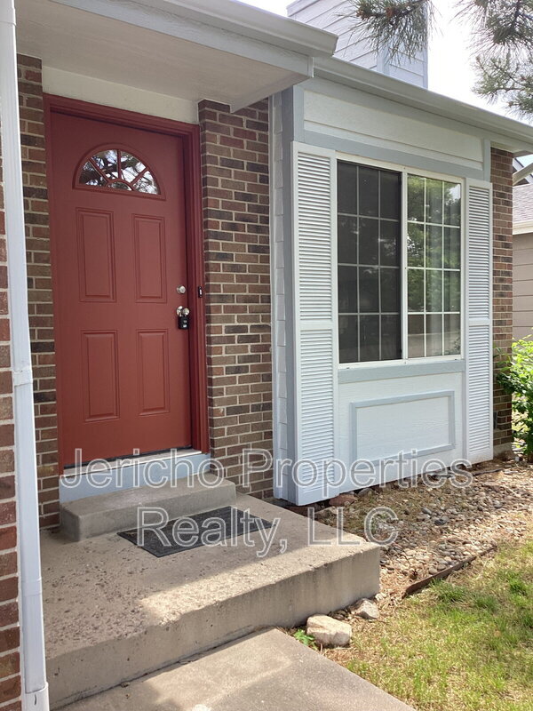 property at 13142 W Cross Pl