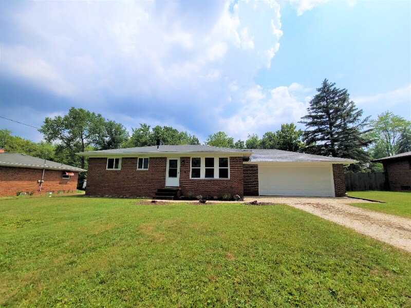 3952 Marie Dr in Brunswick, OH - Building Photo