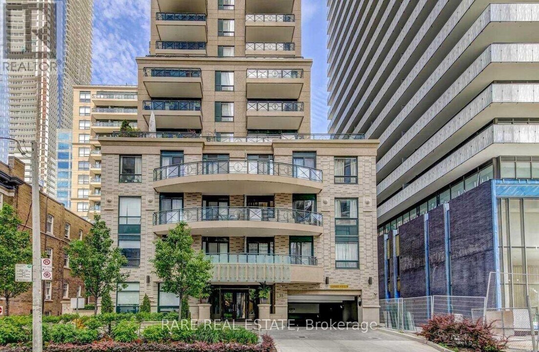 35-1035 Hayden St in Toronto, ON - Building Photo