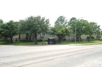 Bristol Court Apartments in Houston, TX - Foto de edificio - Building Photo