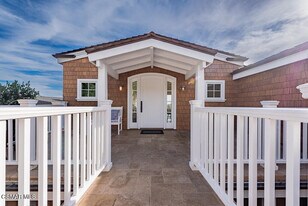 33410 CA-1 in Malibu, CA - Building Photo