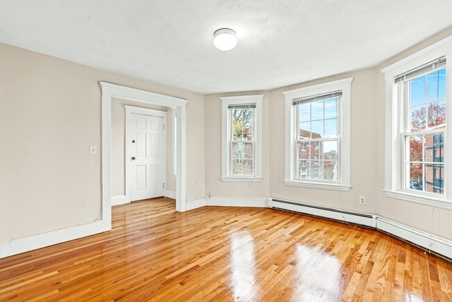 32 Wyoming Hts, Unit #3 in Melrose, MA - Building Photo - Building Photo