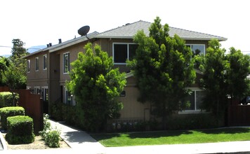 41 Squire Ct in Hollister, CA - Foto de edificio - Building Photo