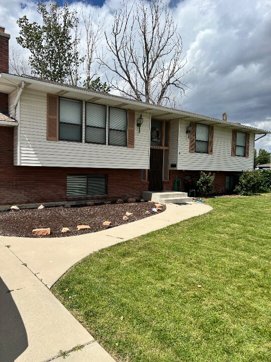 10428 S 2775 W in South Jordan, UT - Building Photo