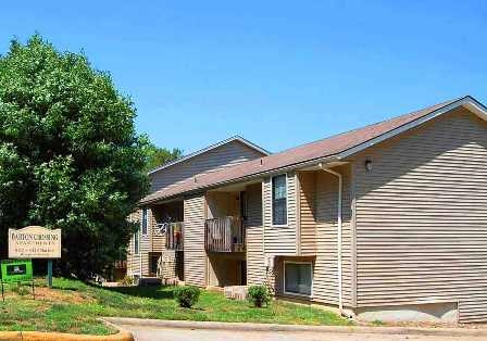 Barton Crossing in Shawnee, KS - Building Photo