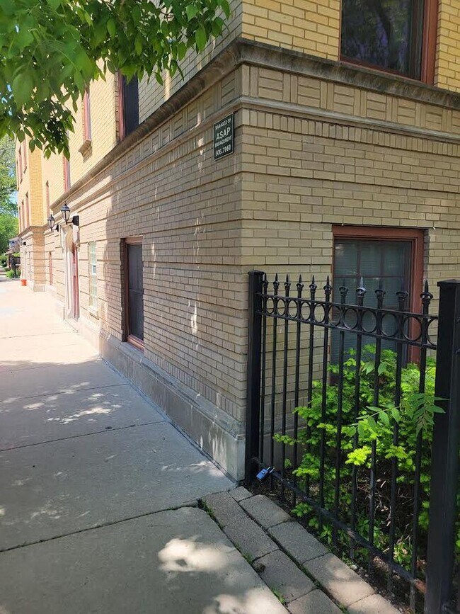 2704 W Ainslie St in Chicago, IL - Building Photo - Building Photo