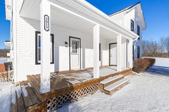3013 Daansen Rd in Walworth, NY - Foto de edificio - Building Photo